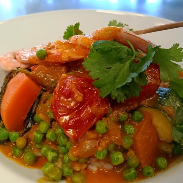 Curry de légumes 🥥 et brochette de crevettes 🍤
#lacroiseedeschemins #restaurant #gennevilliers